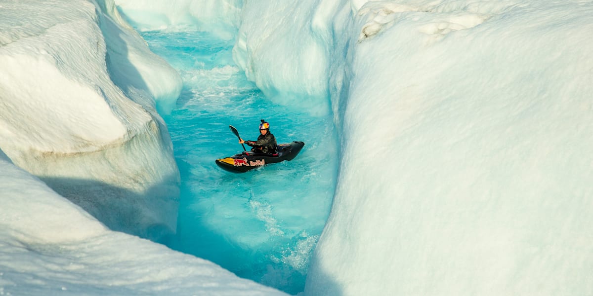 World record: Kayaker drops off 20m ice waterfall