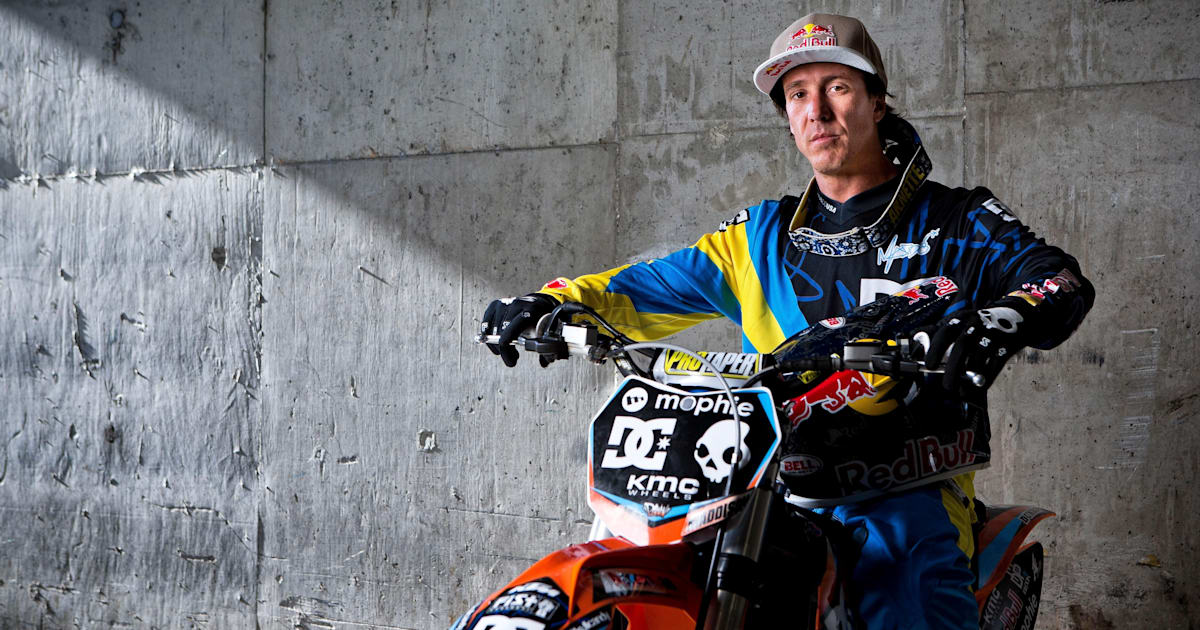 Video Robbie Maddison s AIR.CRAFT with DC Shoes