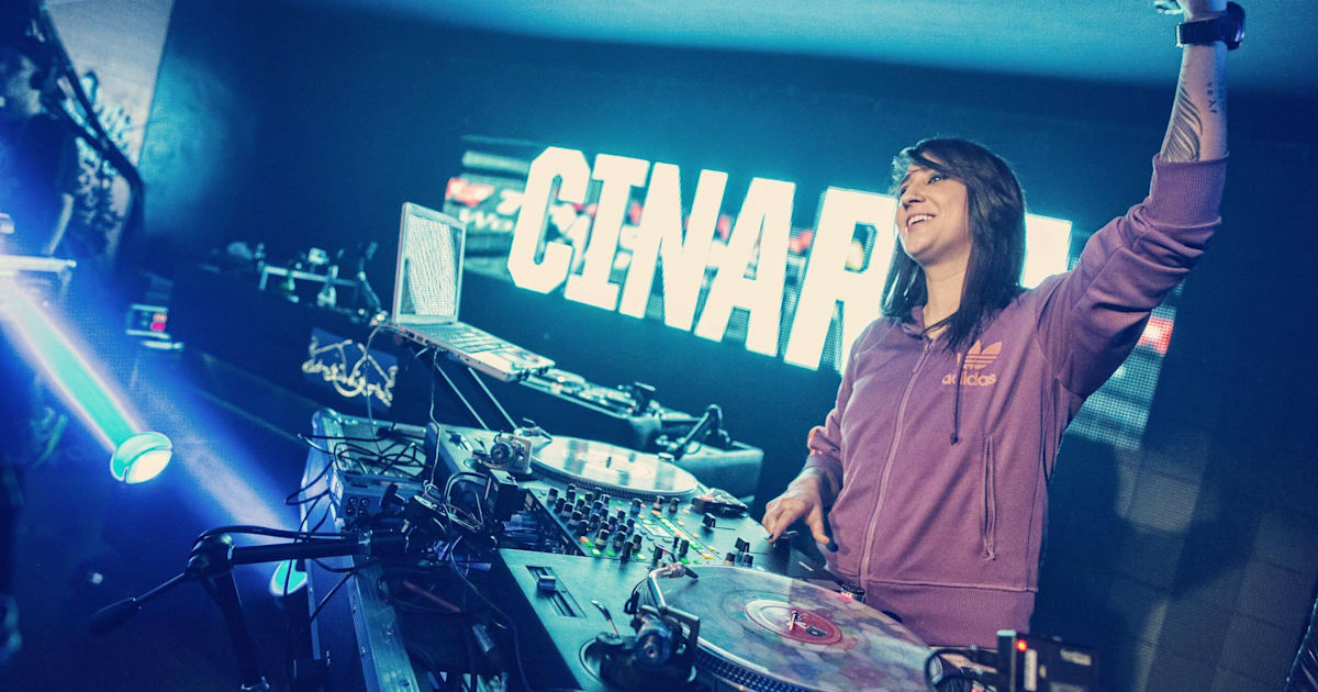 Red Bull: DJ Cinara revela 5 músicas pra animar a pista