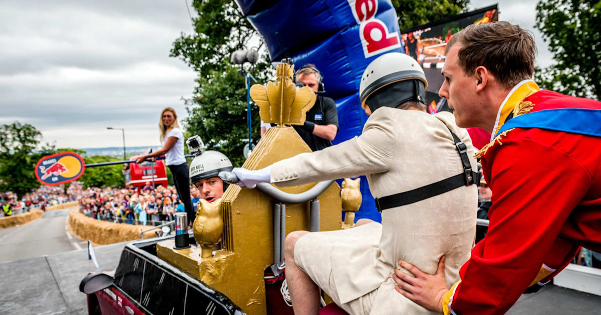 Video of the biggest crashes from Soapbox London 2015