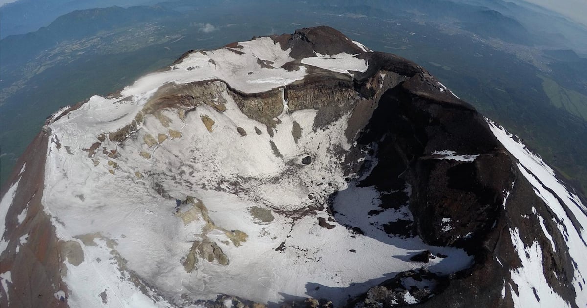 This paramotorist just flew over Mount Fuji | Red Bull