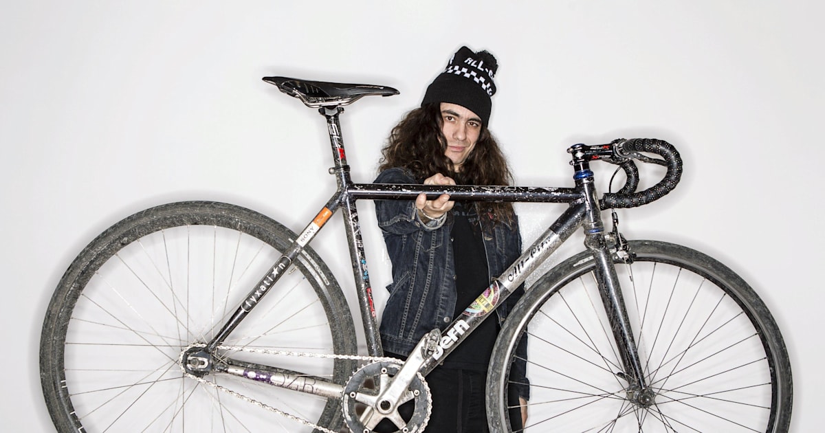 See Cyclist Complete 200 Mile Race on Fixed Gear Bike