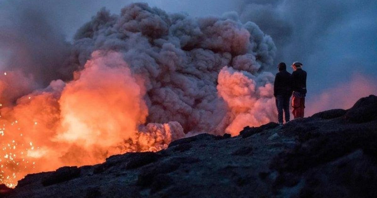 Xavier De Le Rue: Riding a volcano snowboard ++video++