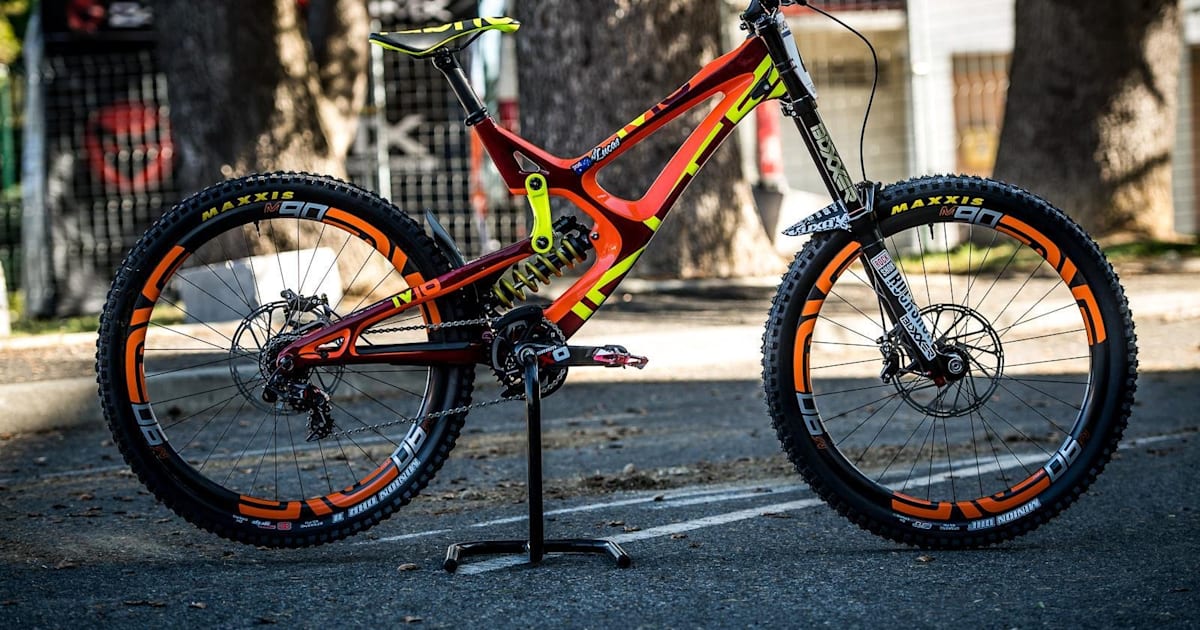 Custom dh bikes deals