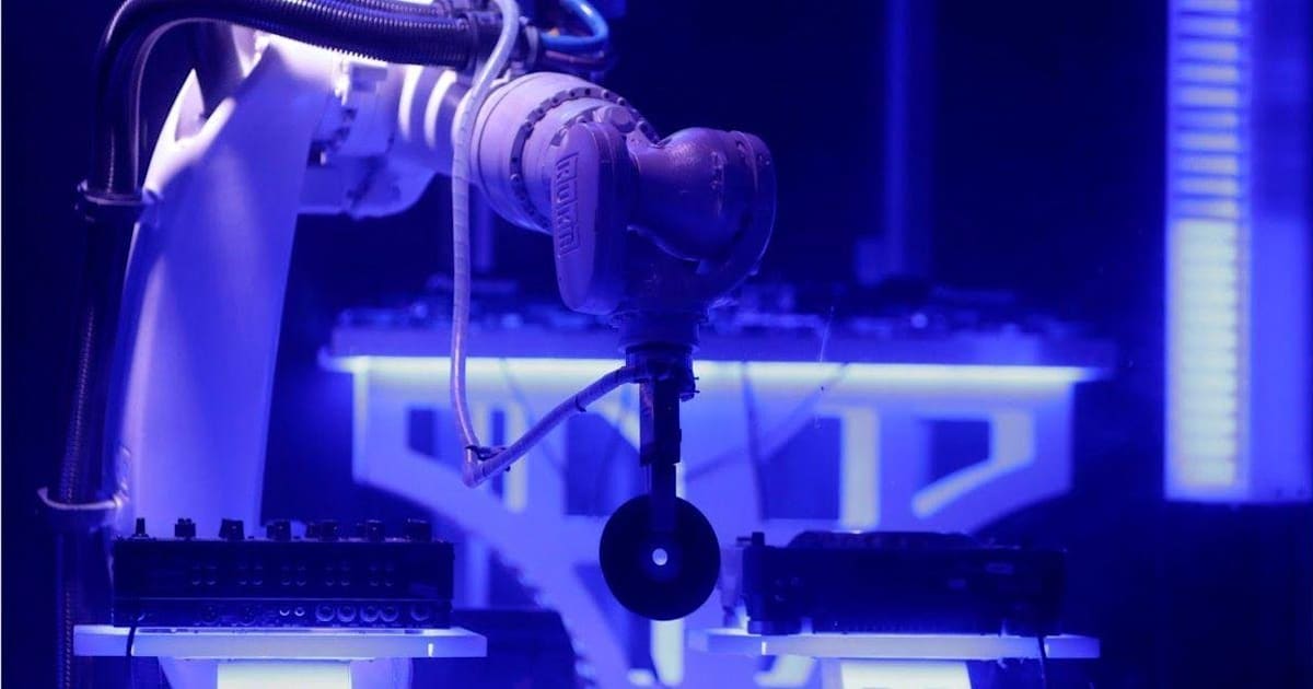 El Robot DJ que triunfa en la noche de Praga