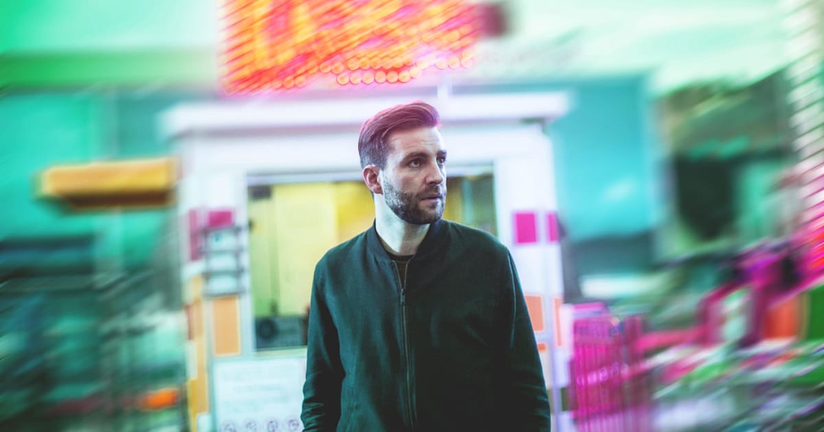 Josh. >> Alles was du über den Sänger wissen musst