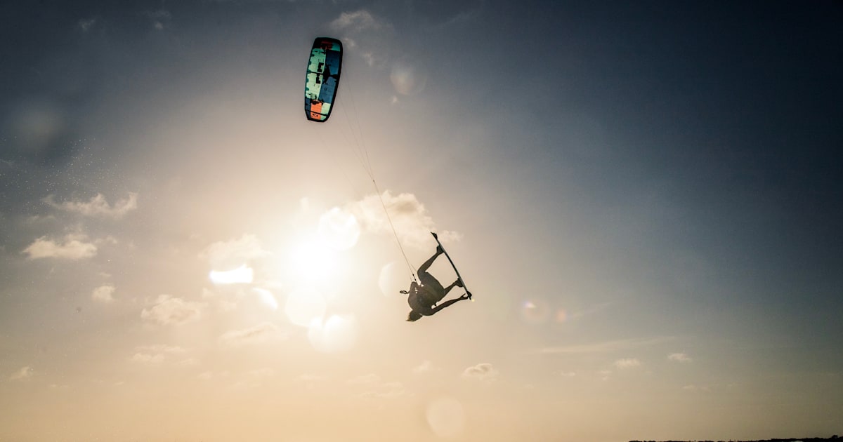 Kitesurfprogressie: Van jump tot megaloop boards-off