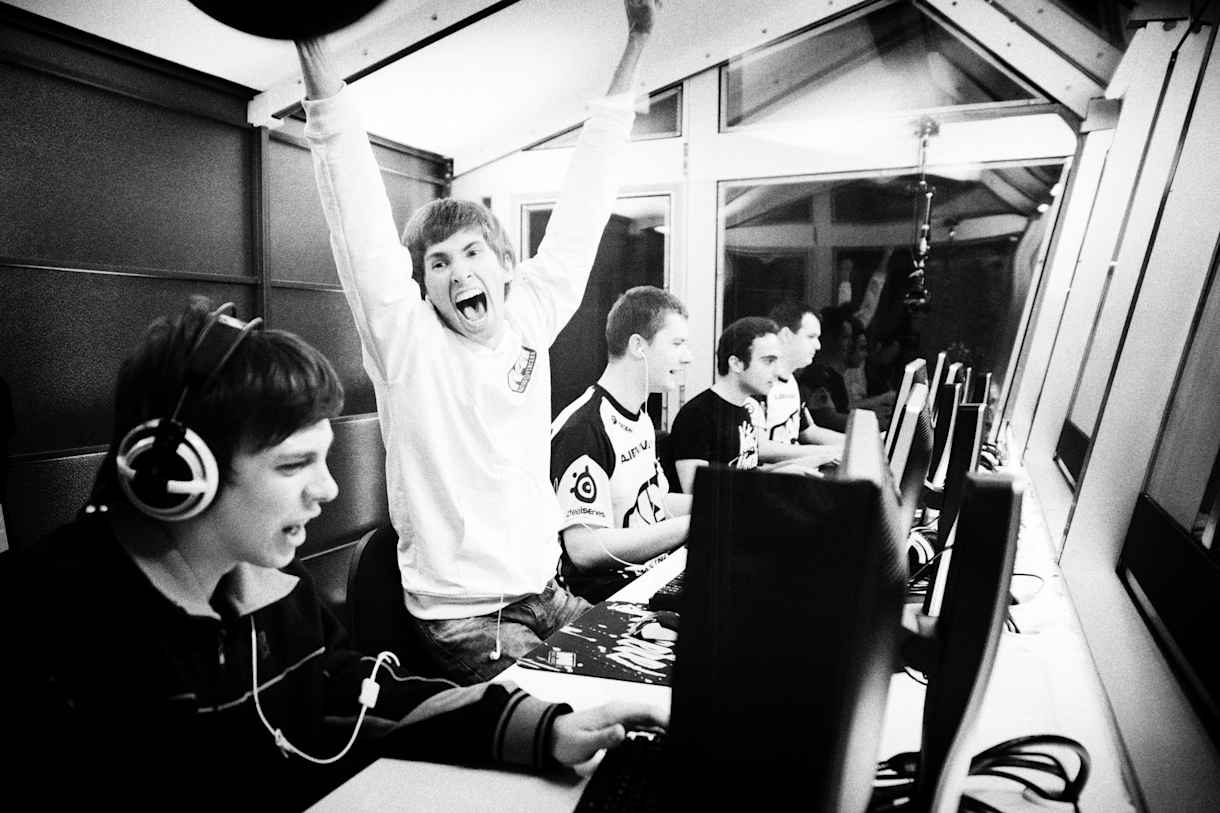 Dendi Happy