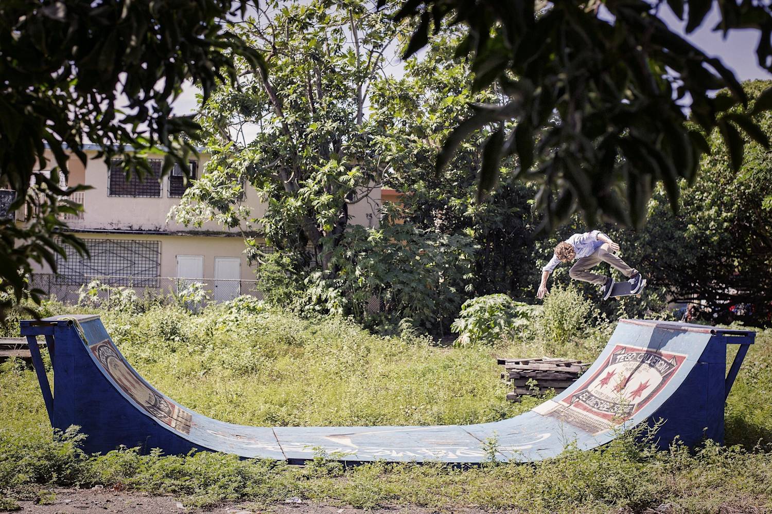 Photo gallery of 5 European skaters skating Puerto Rico