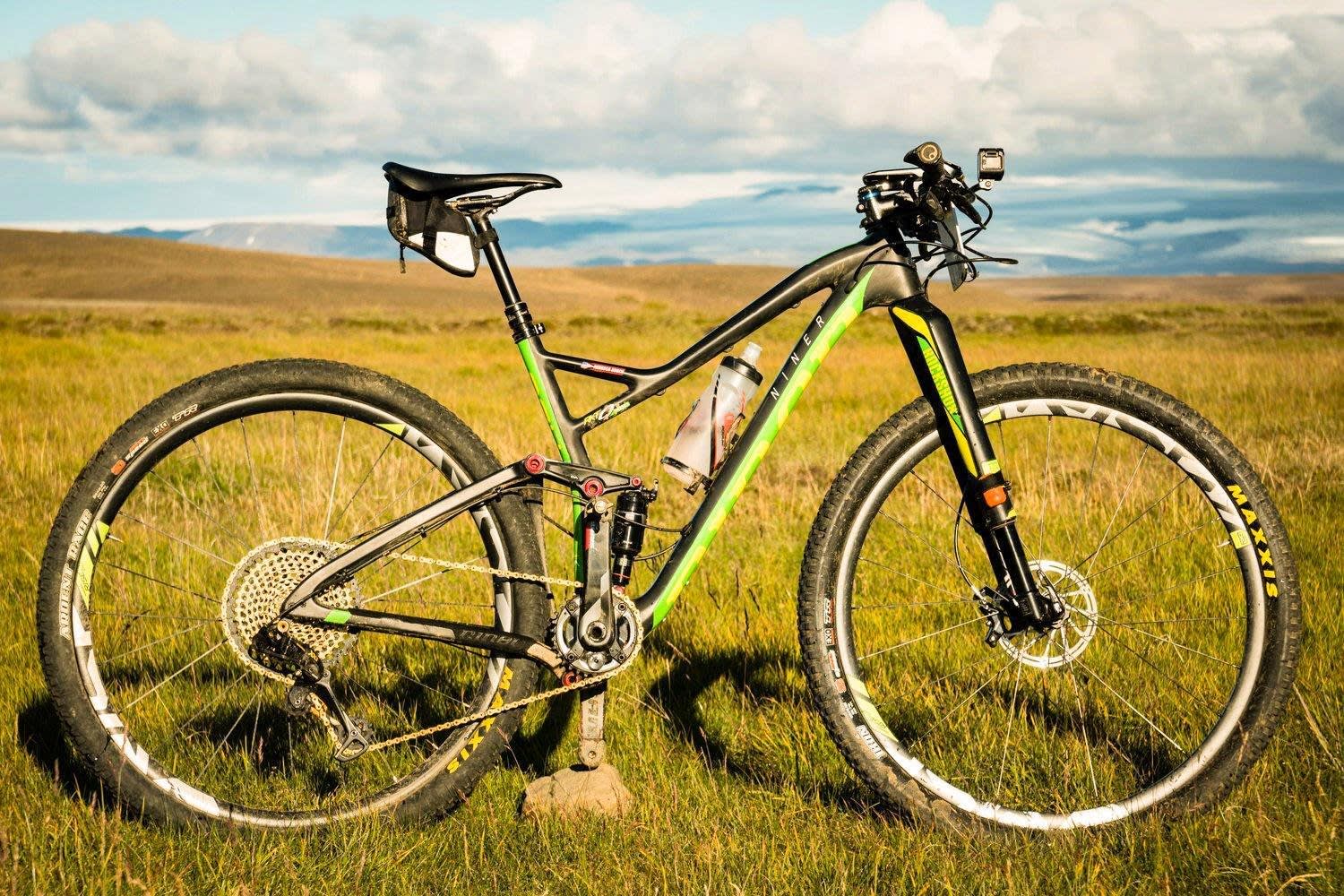 究極のエンデューロMTBの秘密! | Bike
