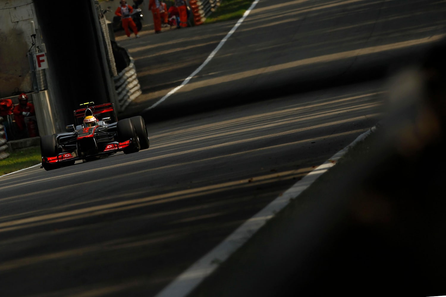 Hamilton Nach Fehltritt Von Alonso Auf Der Pole