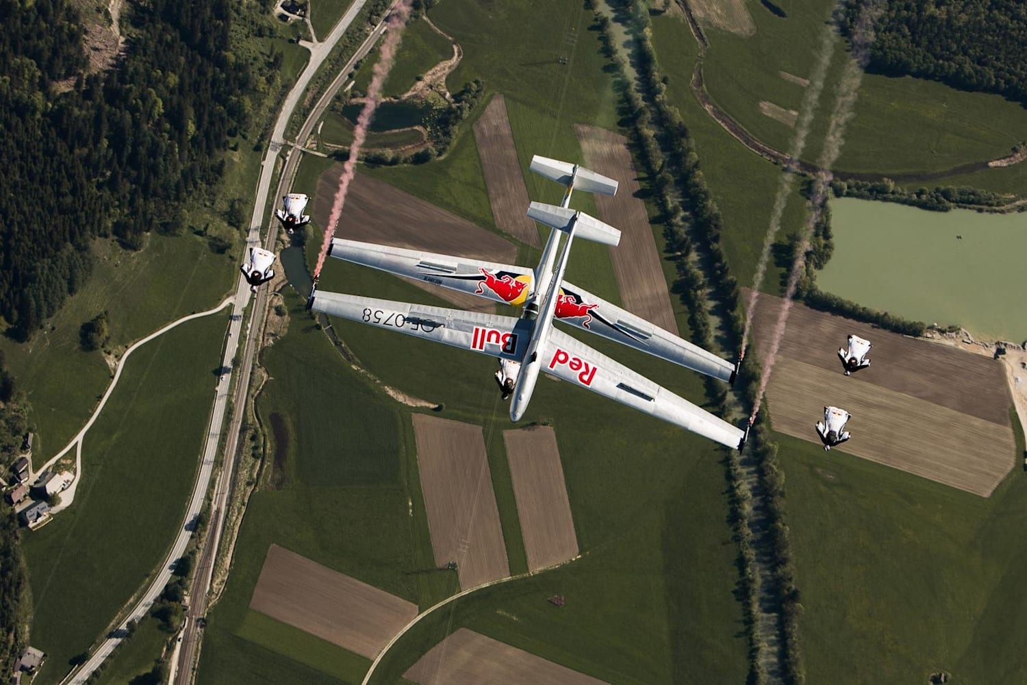 red-bull-skydiving-team-jump-fest