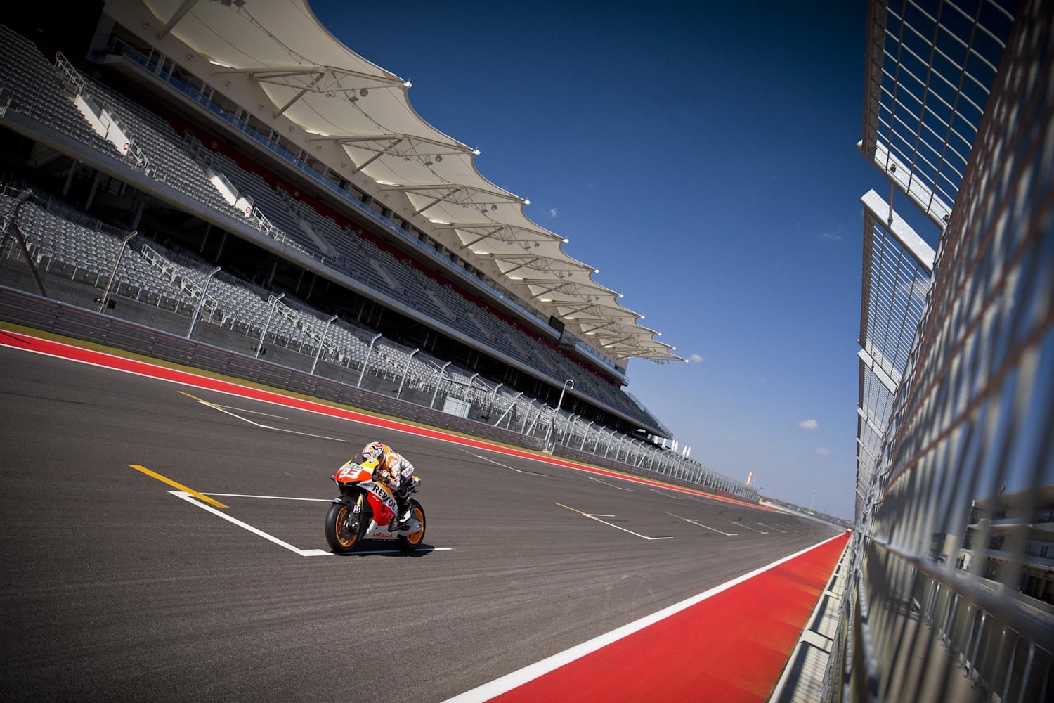 Video Márquez ups excitement with Texas show