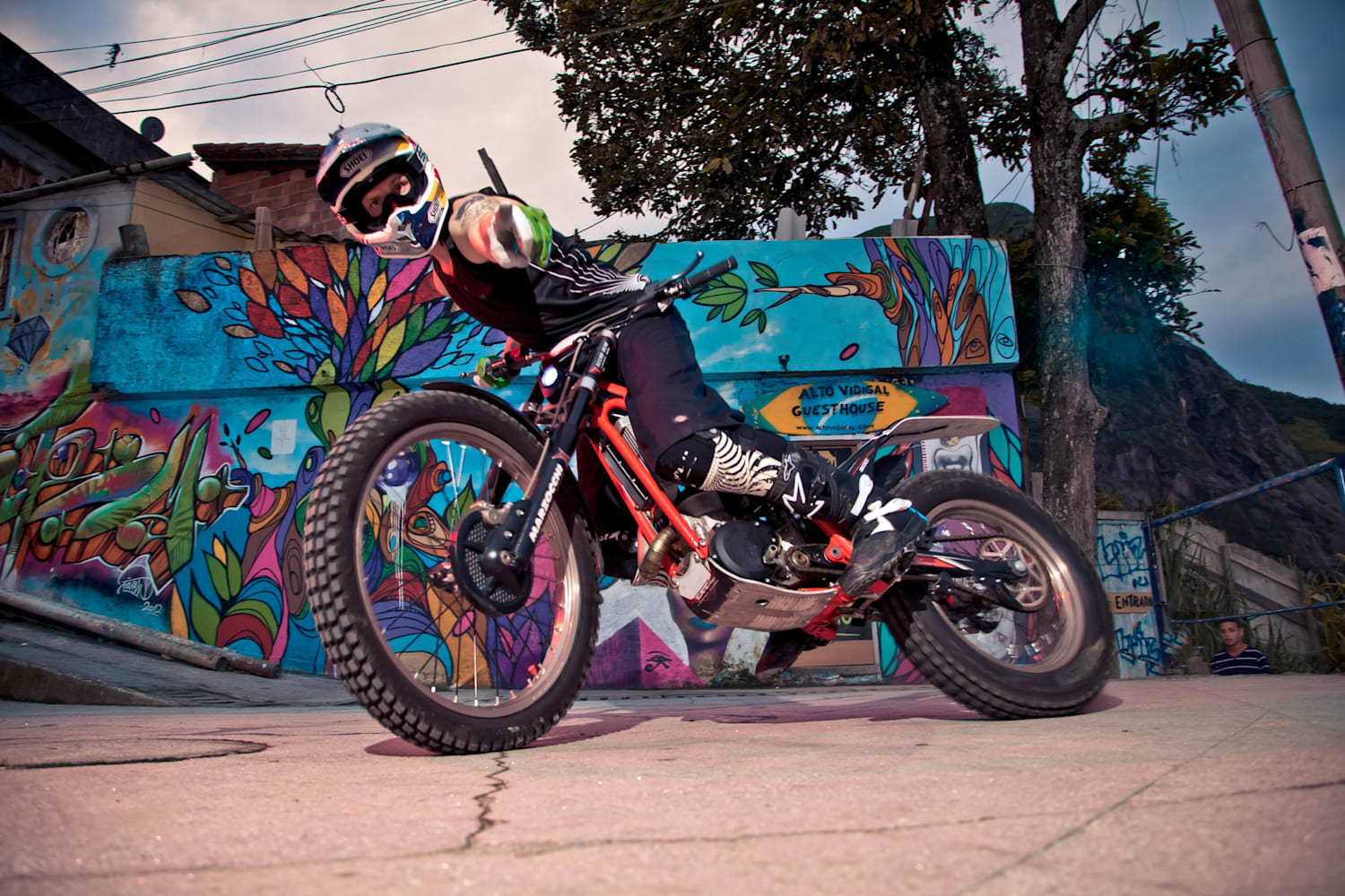 Video How Not To Ride A Trials Motorbike