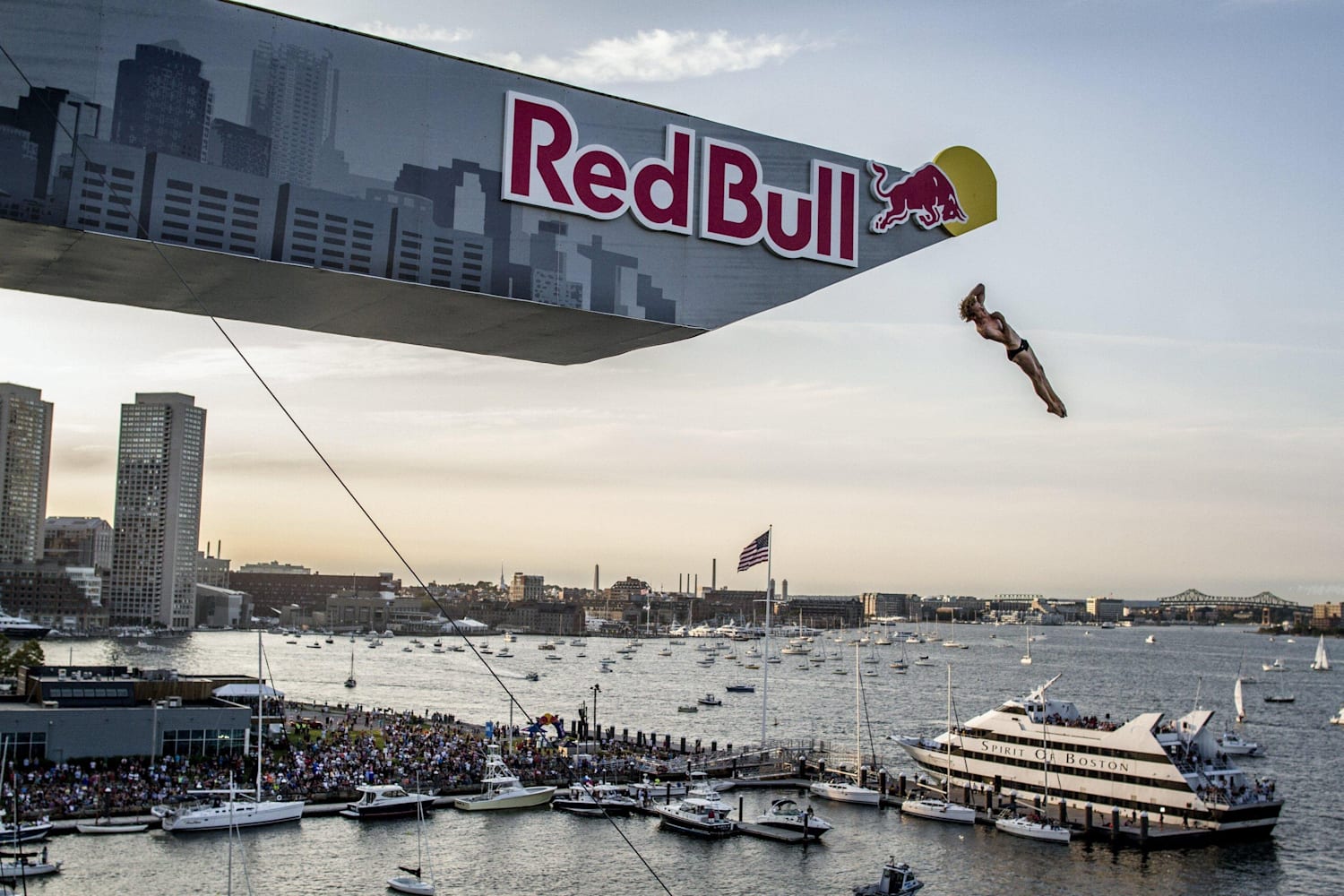 Red Bull Cliff Diving Boston, VS