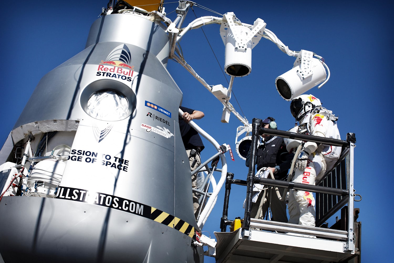 Red bull прыжок из стратосферы