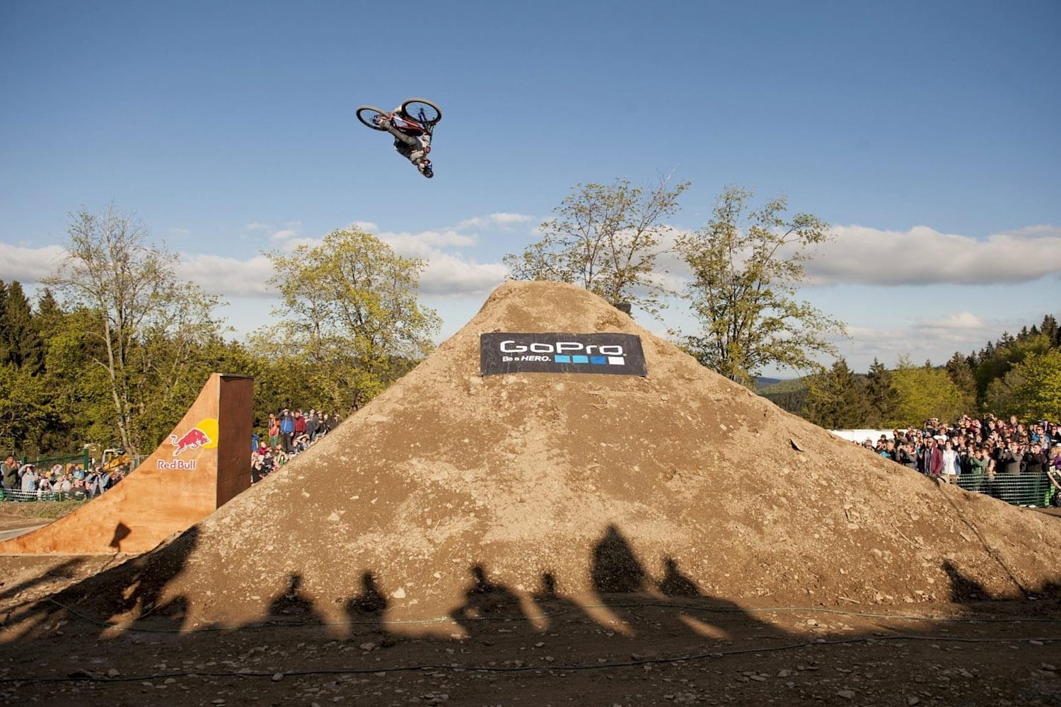 Watch This Crazy New Mountain Bike Trick Right Now