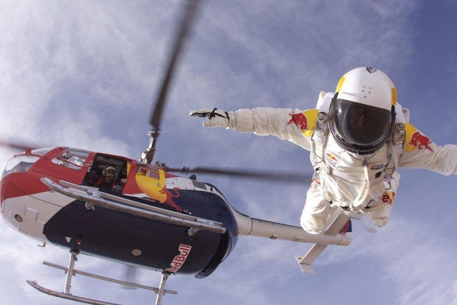 Red Bull Stratos视频记录：Felix Baumgartne第一跃