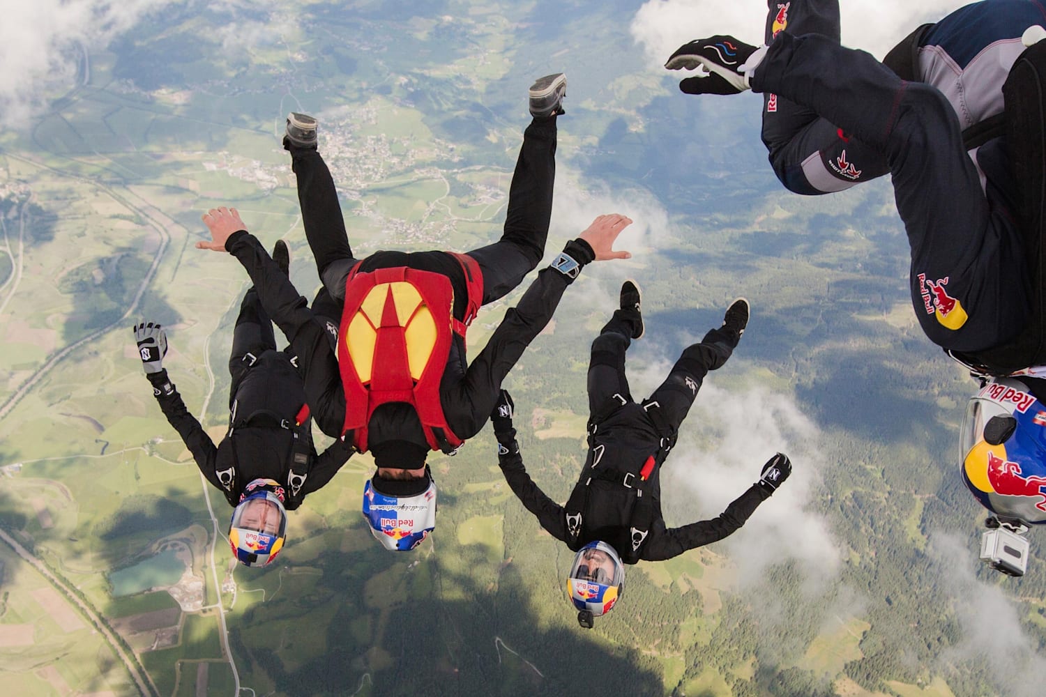 red-bull-skydive-team-die-besten-videos