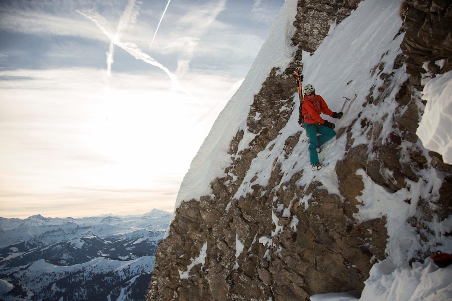 Video extreme steep skiing in the Alps