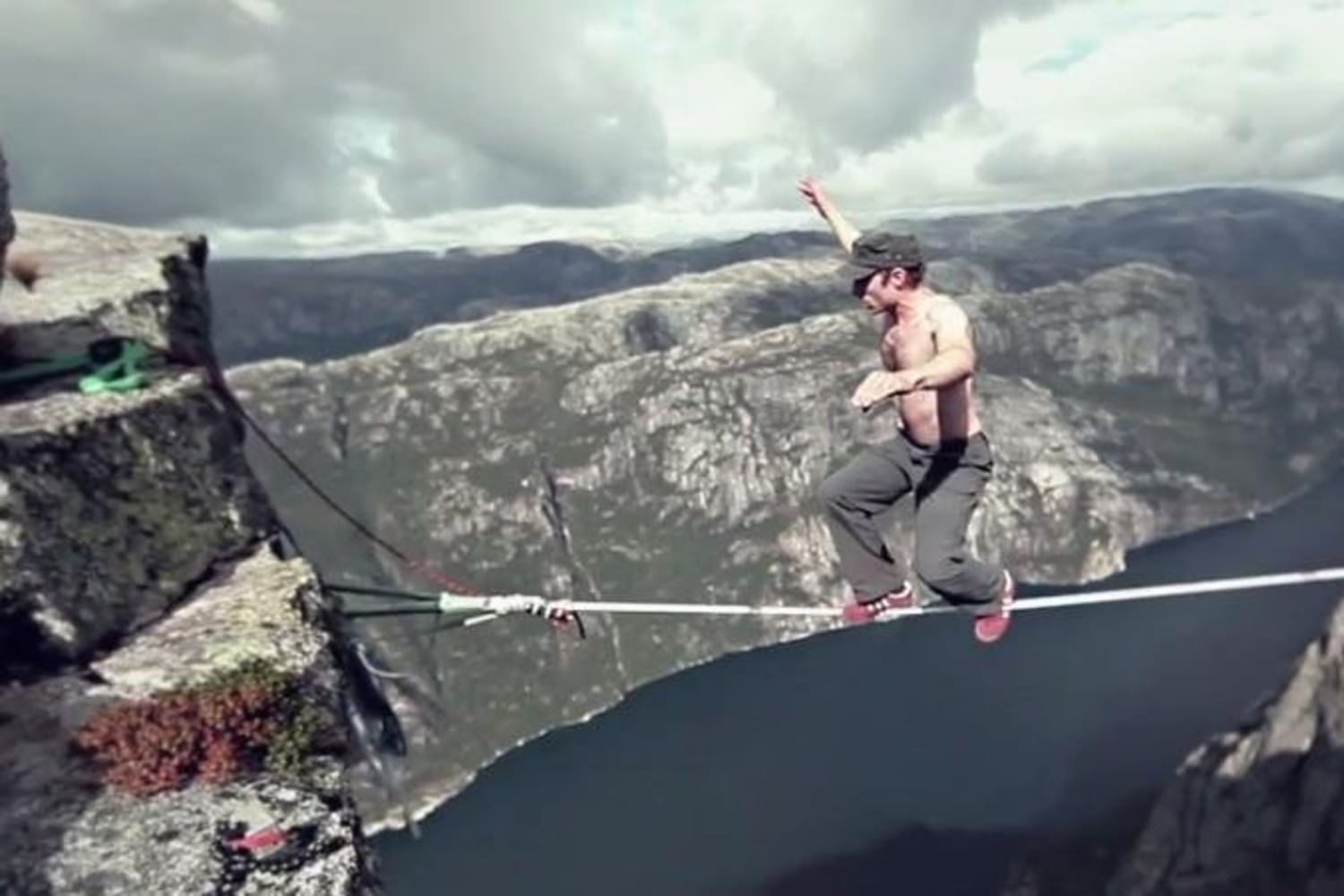 Slackline extremo a união de esportes radicais