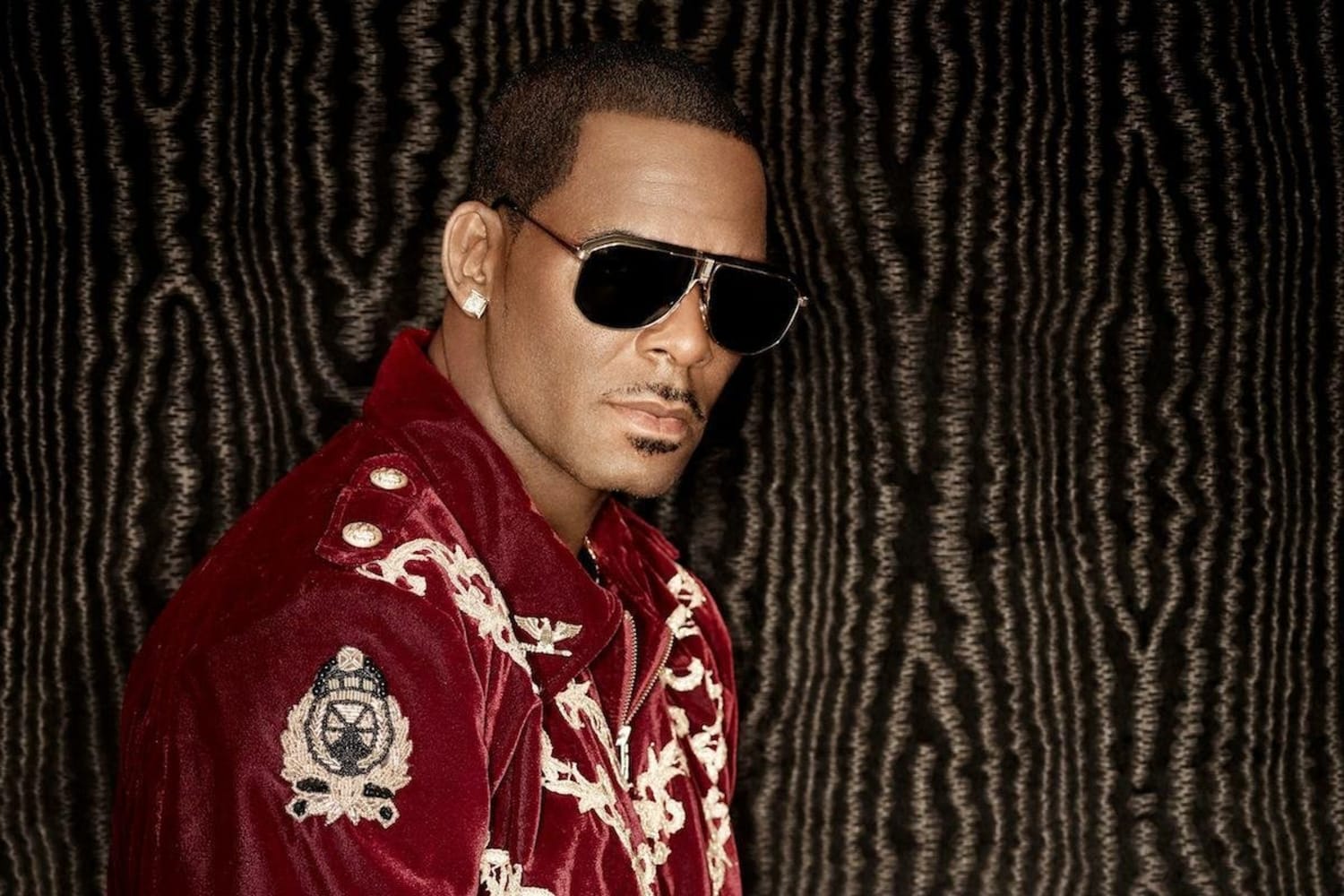 R. Kelly Now Streaming His 'Black Panties' Album
