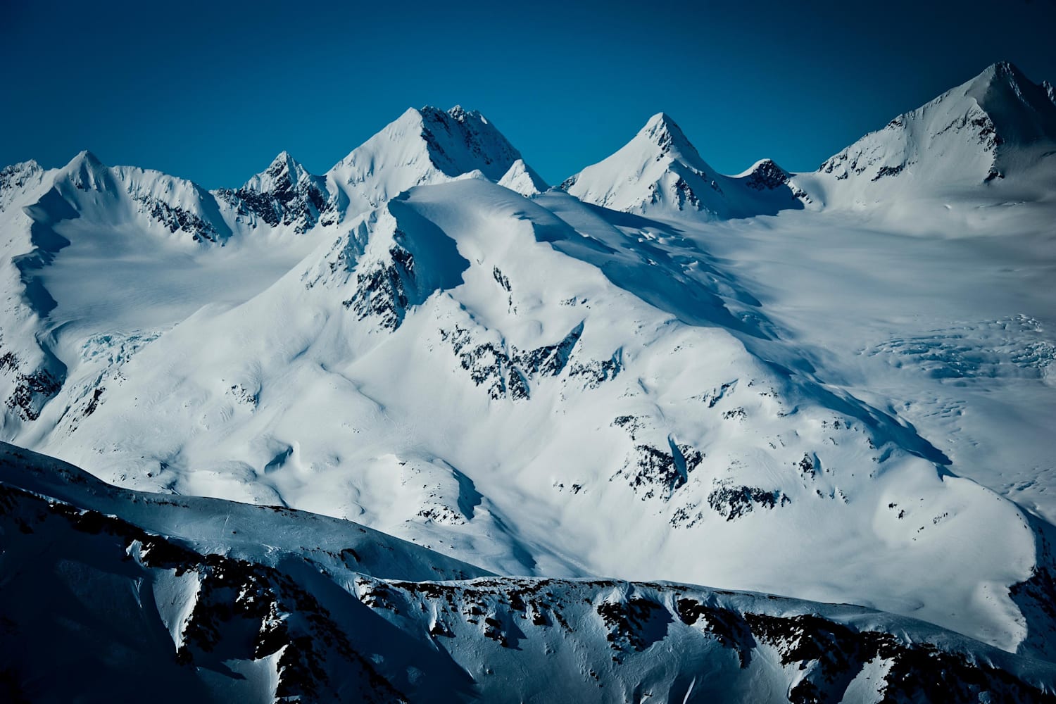 Alaska Tailgate snowboarding