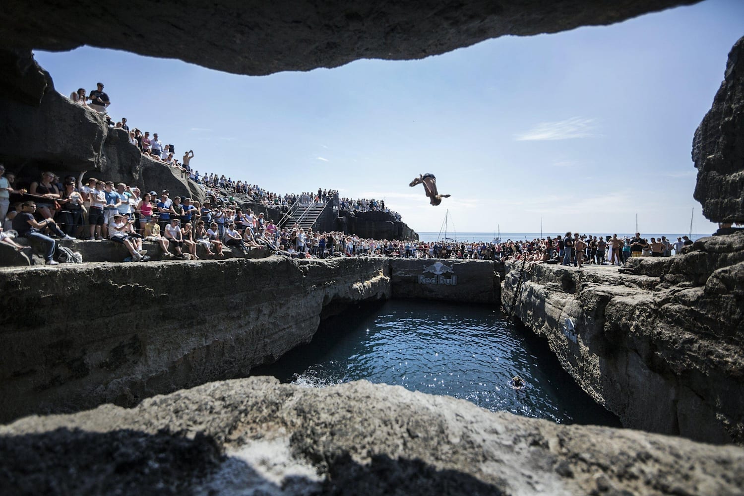 Gary Hunt remporte Red Bull Cliff Diving Irlande