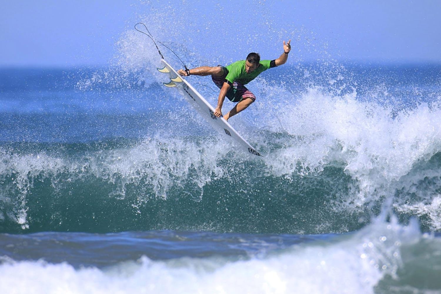 Como anda o surf profissional no Brasil?