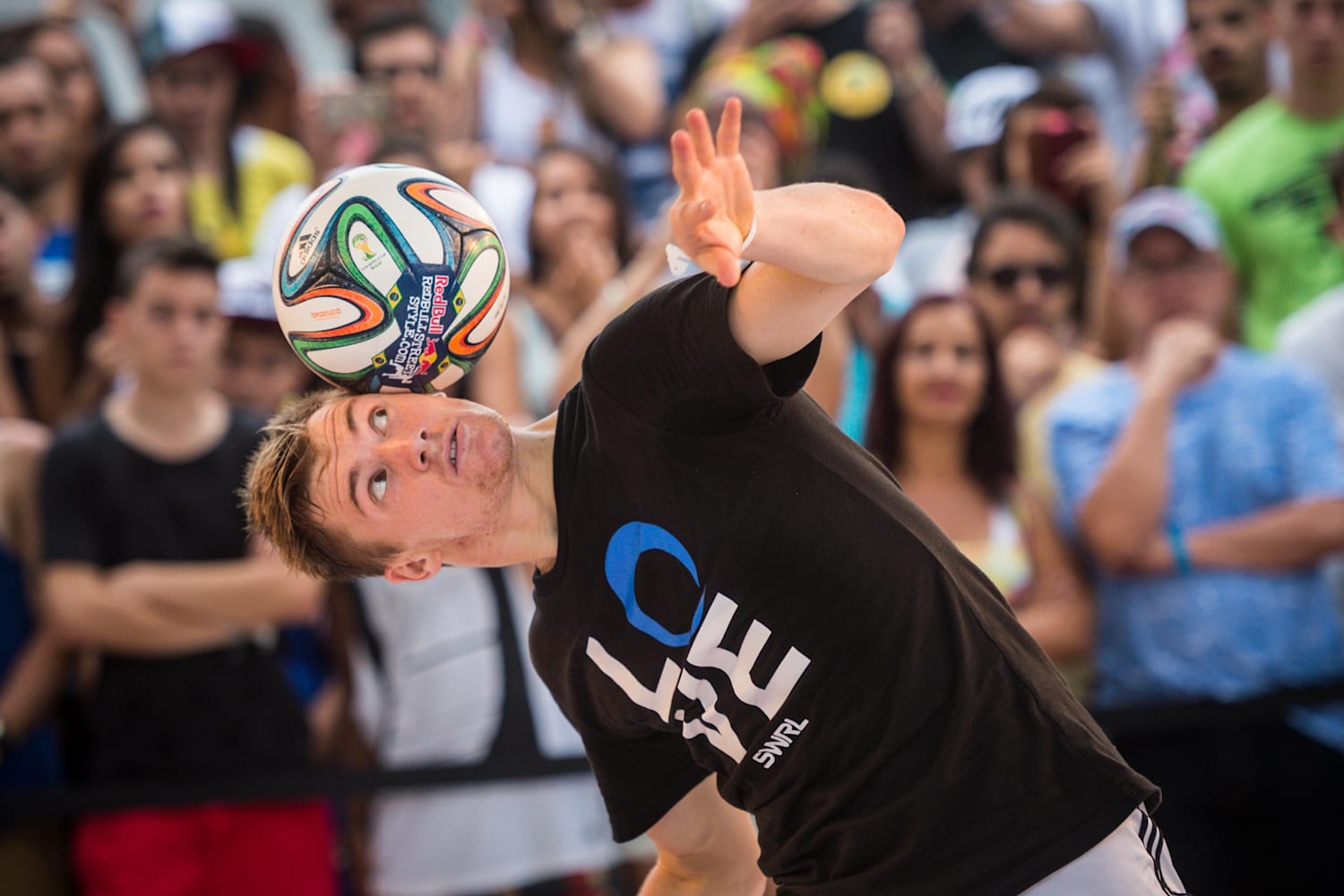 Andrew henderson freestyle football clearance