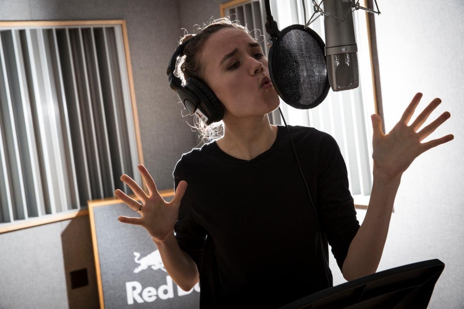 Meet Polish singer and Snoop Dogg collaborator IZA