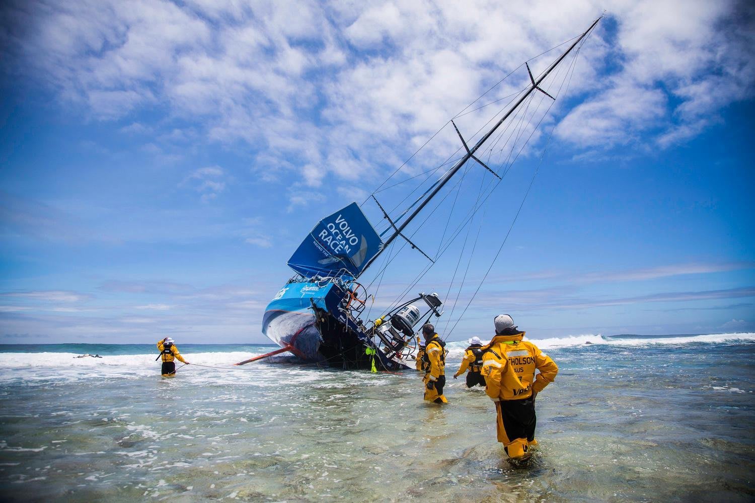 First footage of Volvo Ocean Race reef crash
