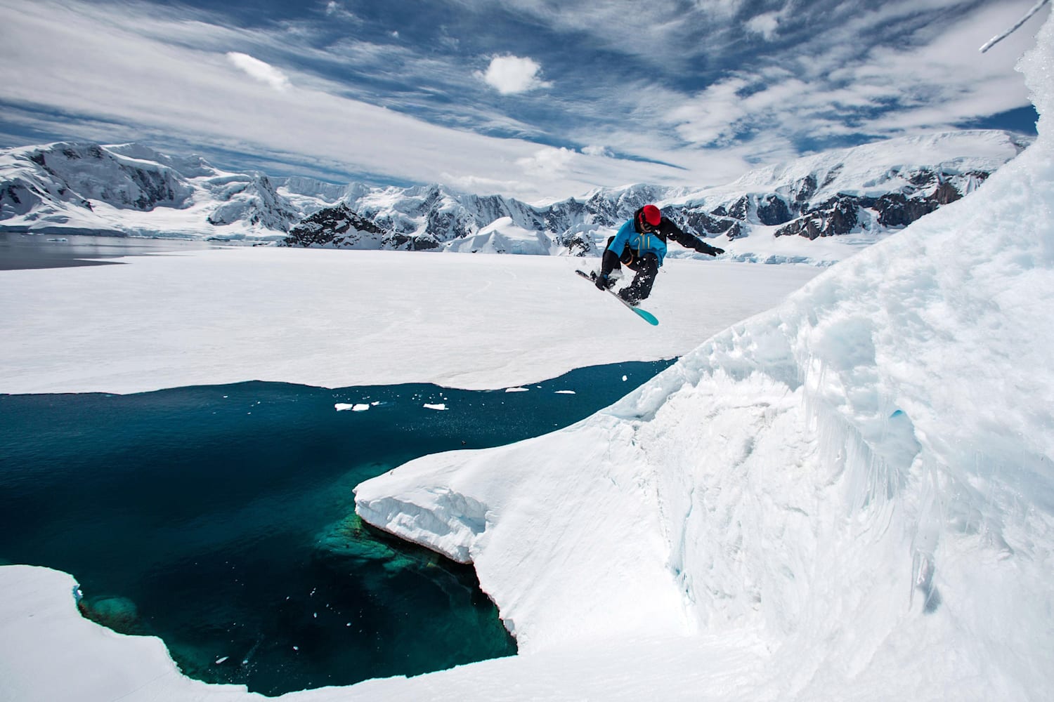 Photos Xavier De Le Rue en snowboard sur un iceberg