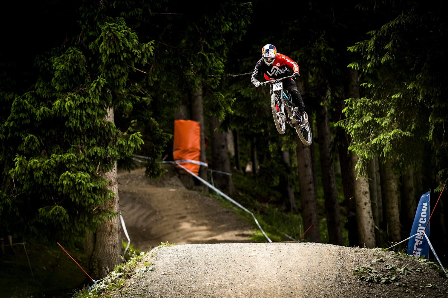uci downhill live
