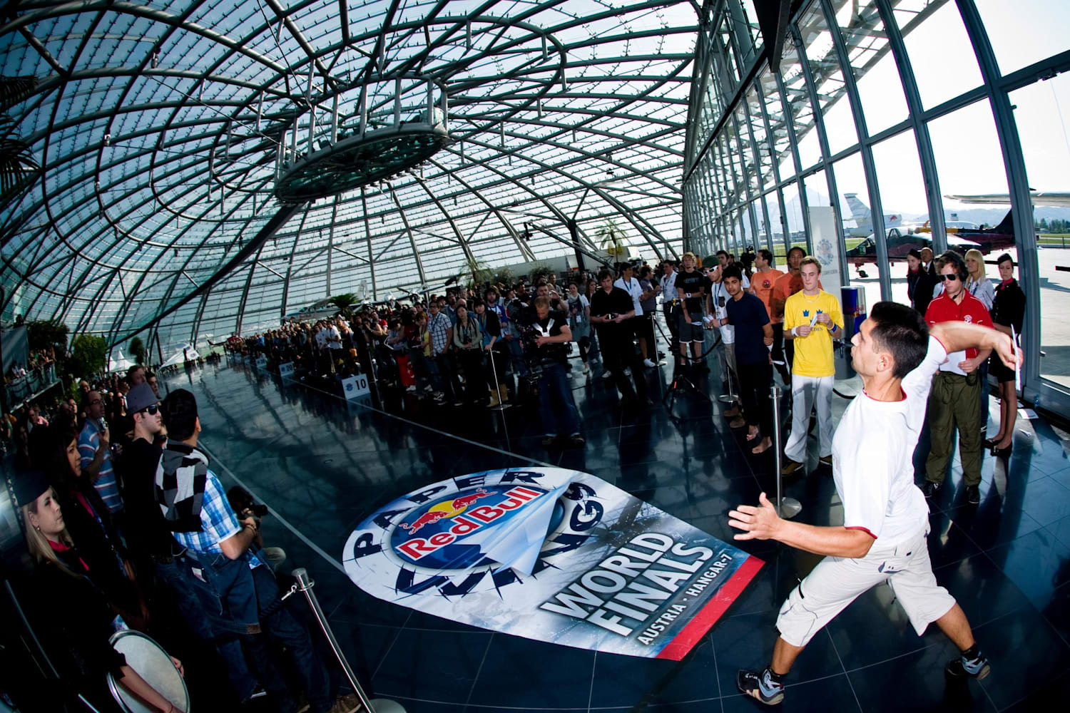 Pojedź na światowe finały Red Bull Paper Wings 2019