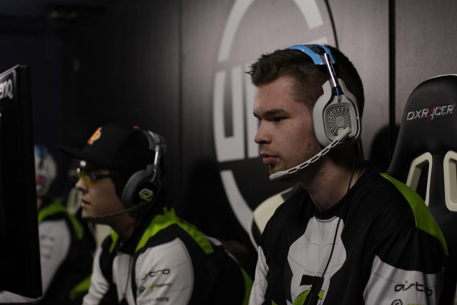 V gaming. Crimsix