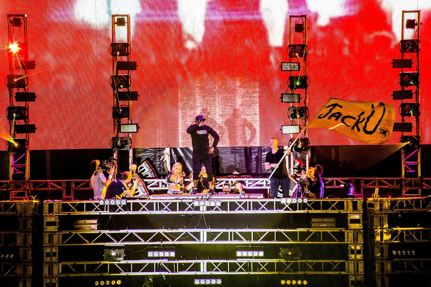 Музыка Skrillex Jack Ü (видео)