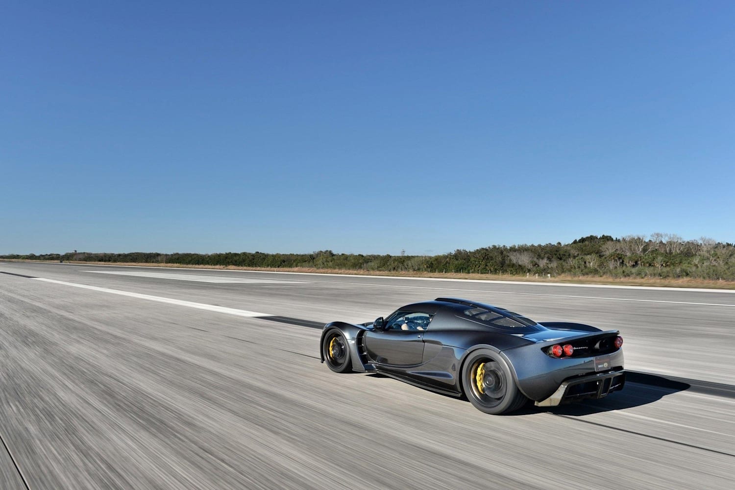 The fastest road cars on the Koenigsegg Bugatti