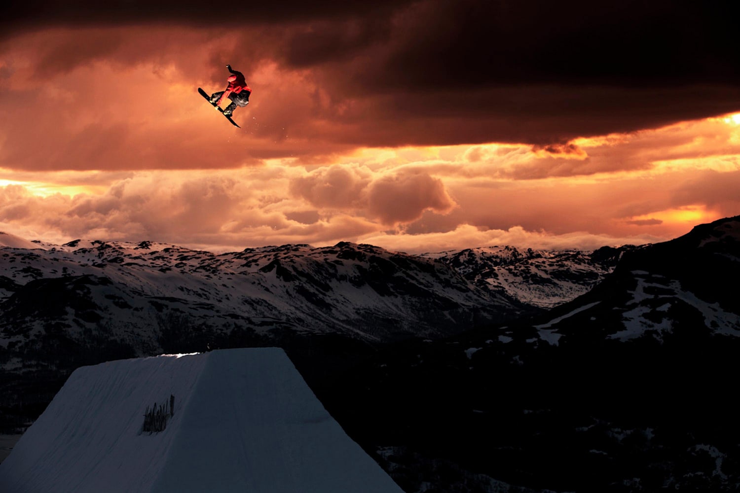 World’s best all terrain snowboarders Ståle Sandbech
