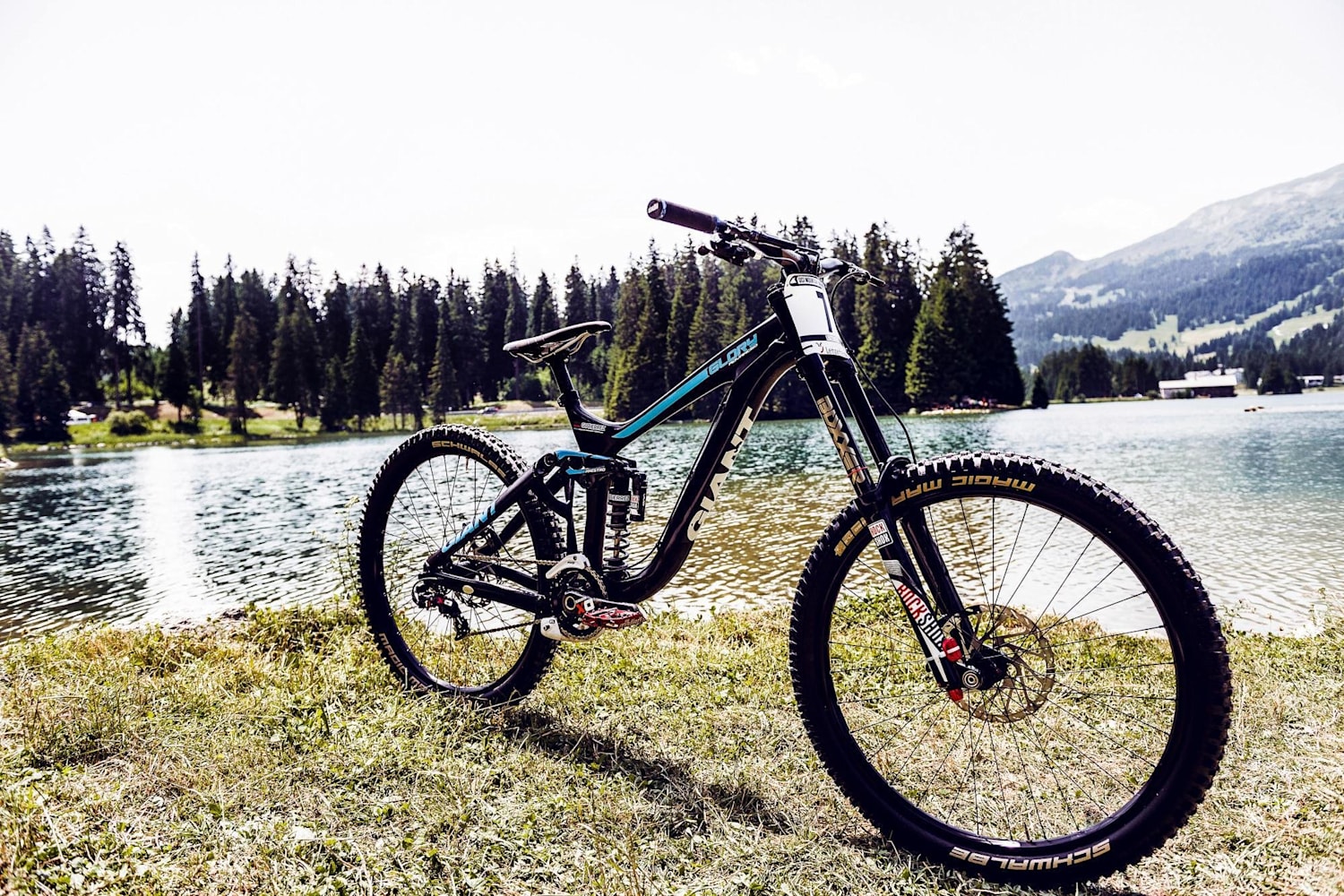 giant downhill mountain bike