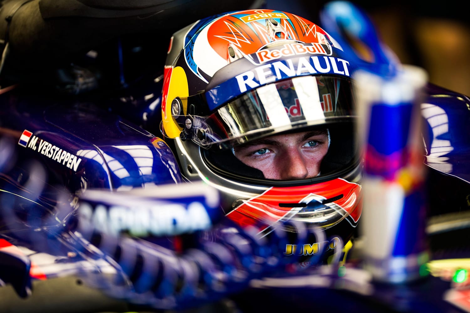 Max Verstappen – F1 driving simulator video | Red Bull