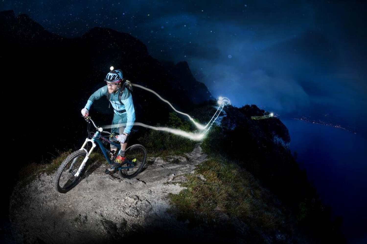 Езда на велосипеде ночью | фонарик для байка