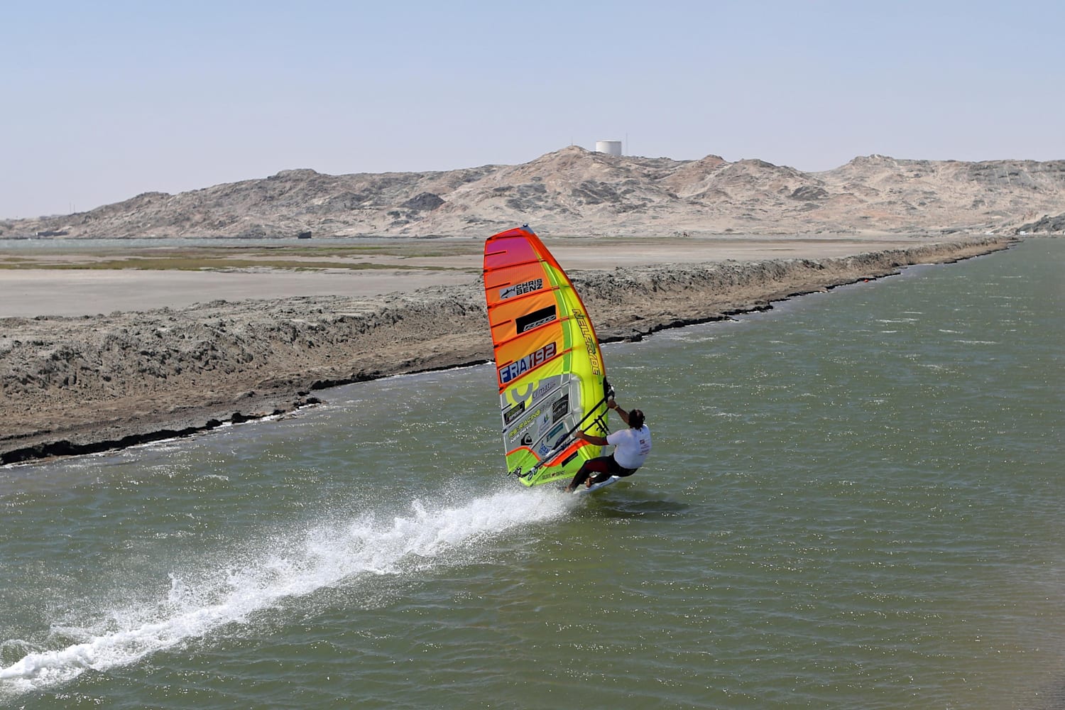 Video Antoine Albeau breaks windsurf speed record