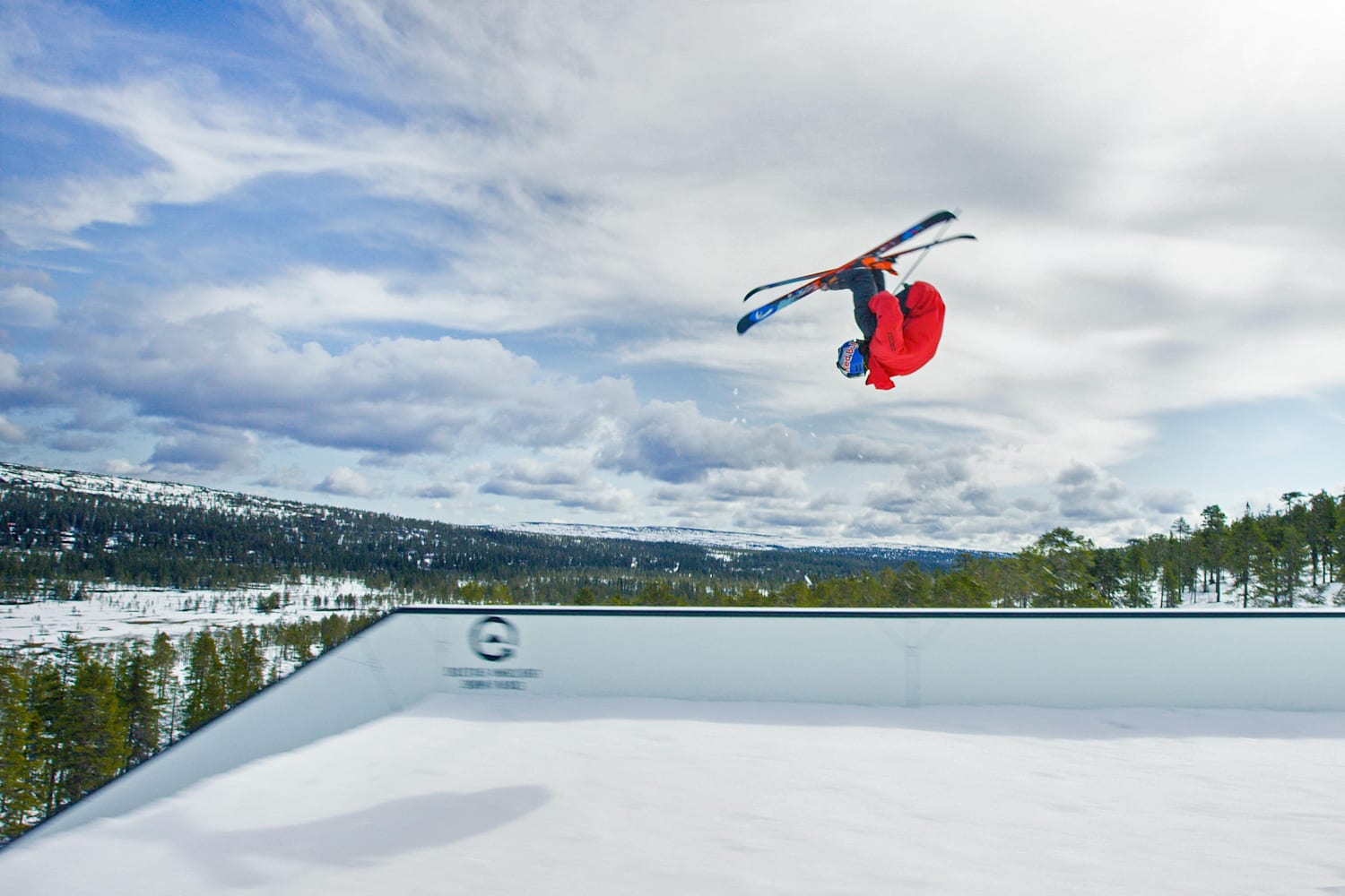 Jesper Tjäder i nietypowy snowpark