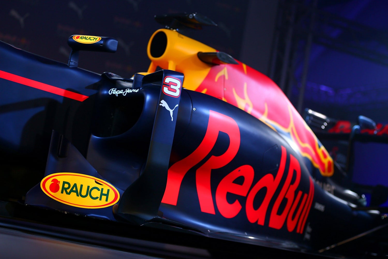 16 2 29 Red Bull Racingが16シーズンカラーを発表 F1