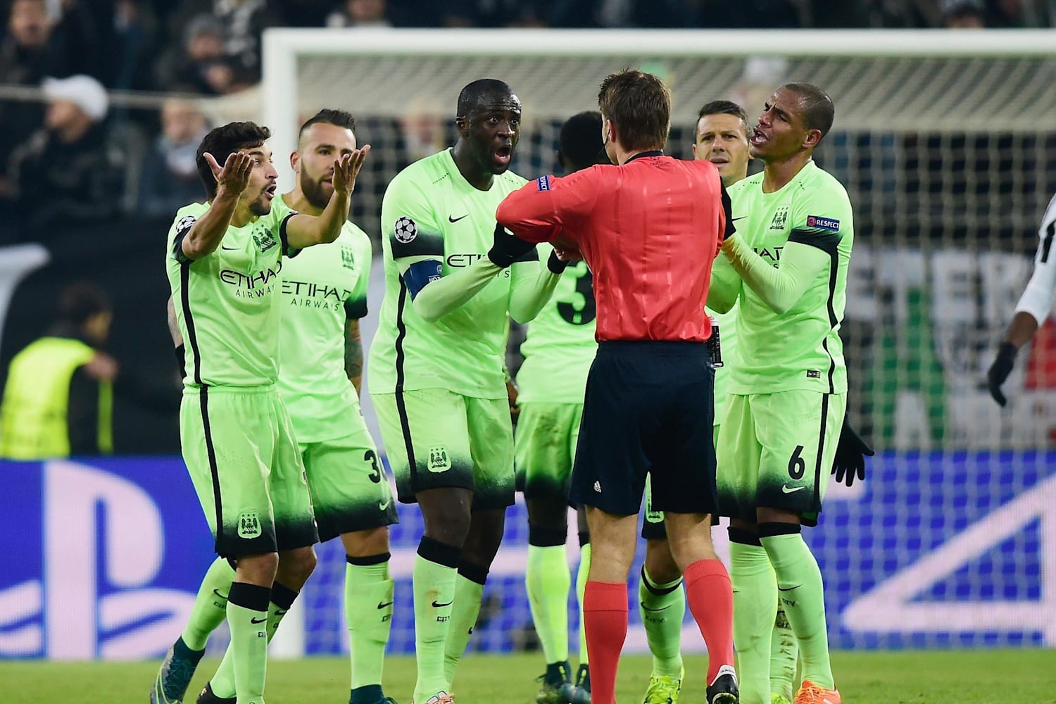 Futbolda Tarihin En Saçma Hakem Hataları