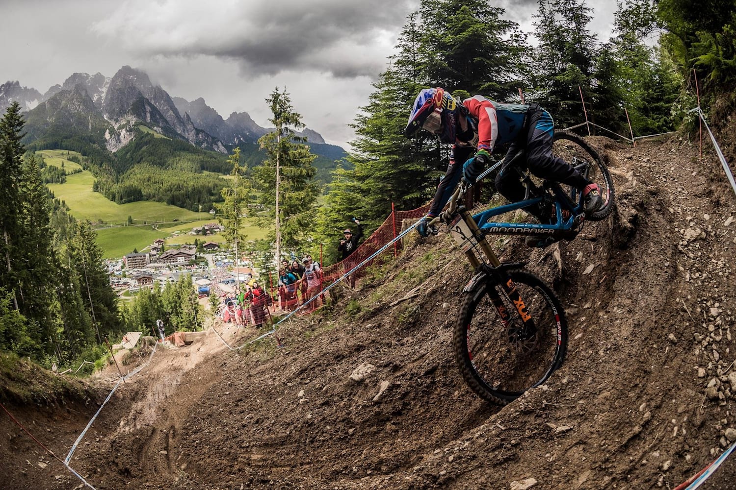 Downhill com "D" maiúsculo