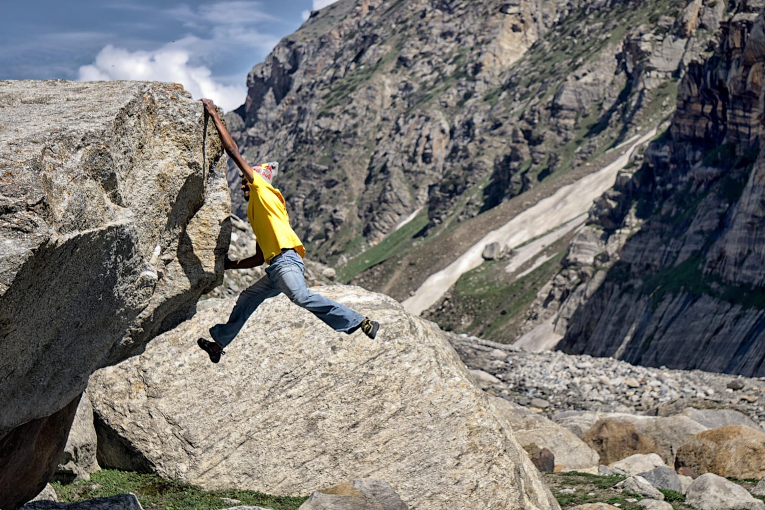 Bouldering in Chhatru!