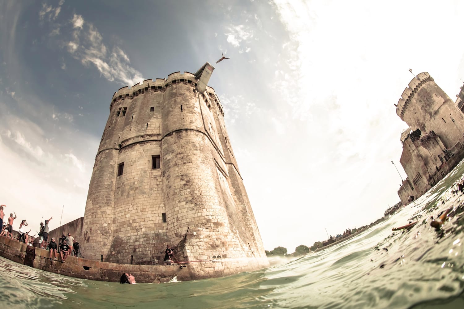 Red Bull Cliff Diving clavados visto desde el agua