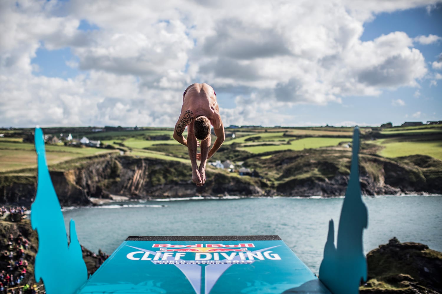 Red Bull Cliff Diving returns to Pembrokeshire, Wales